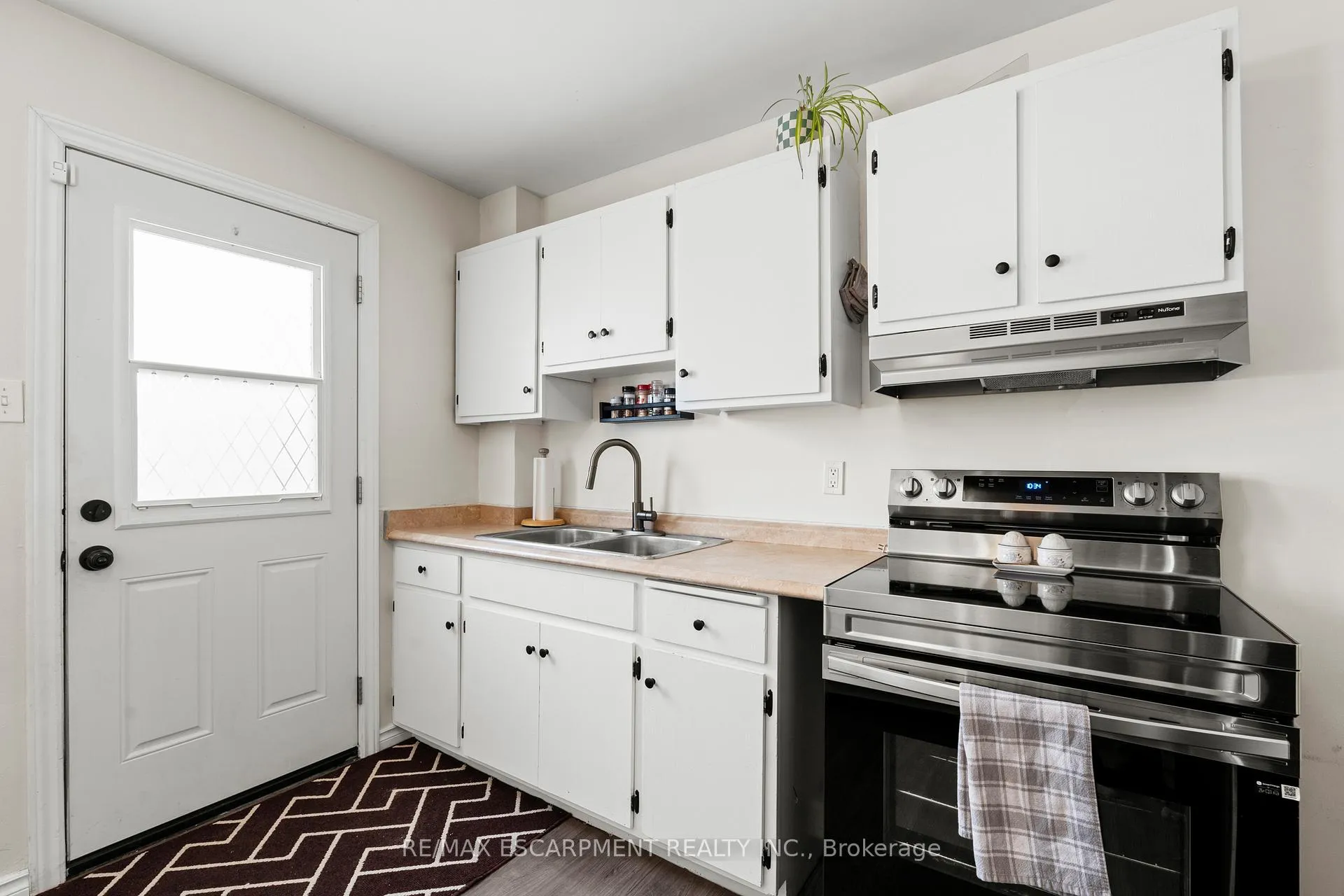 Photo 14 of 2279 King Street E, Hamilton, Glenview — HOMEH