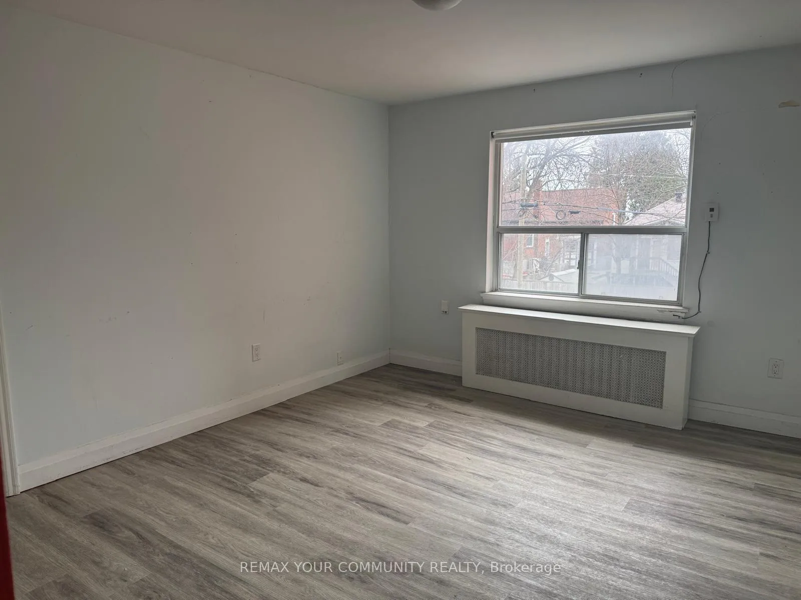 Photo 4 of Unit #2, 607 Kingston Road, Toronto, The Beaches — HOMEH