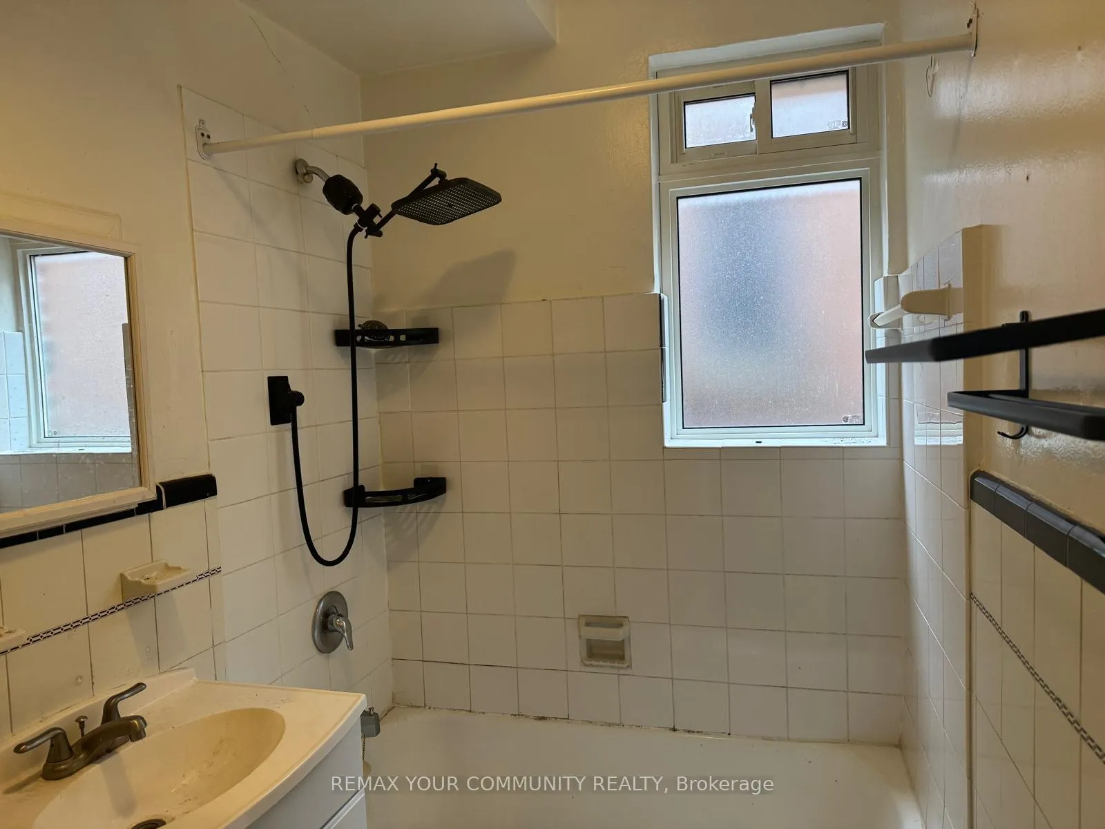 Photo 7 of Unit #2, 607 Kingston Road, Toronto, The Beaches — HOMEH