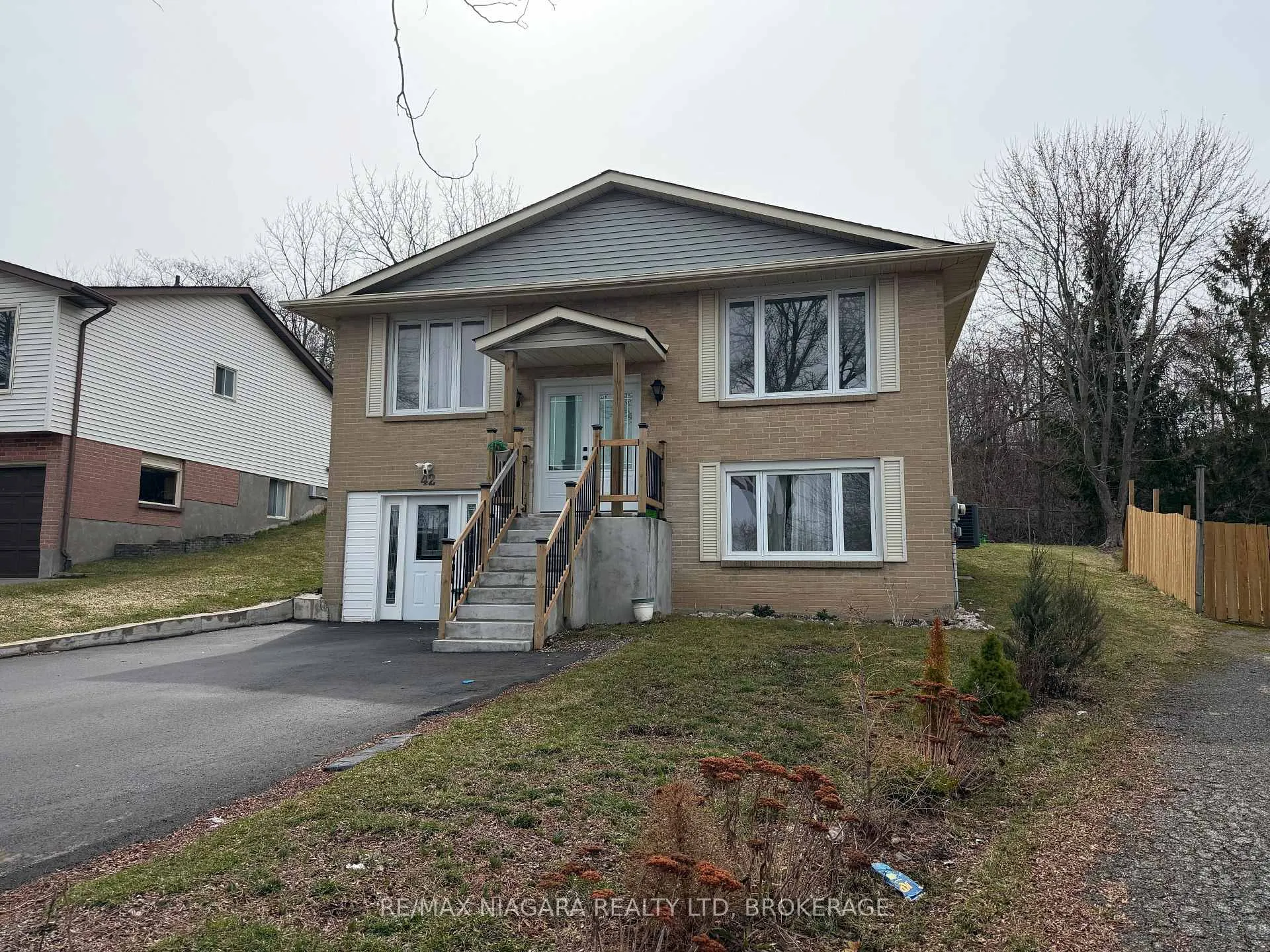 Front of Unit Upper, 42 Hemlock Street