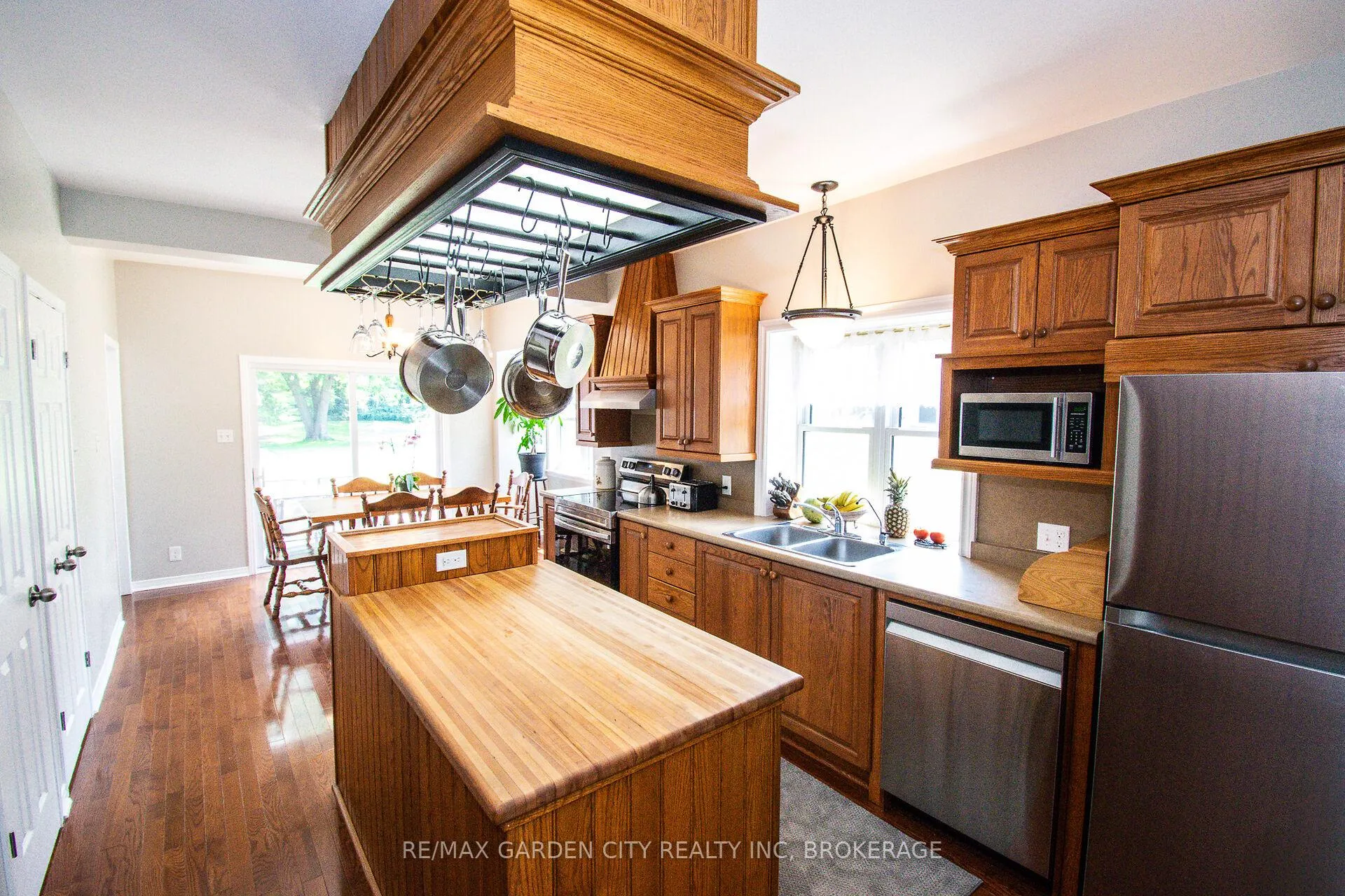 Photo 9 of 1171 Maple Street, Pelham, Fenwick — HOMEH