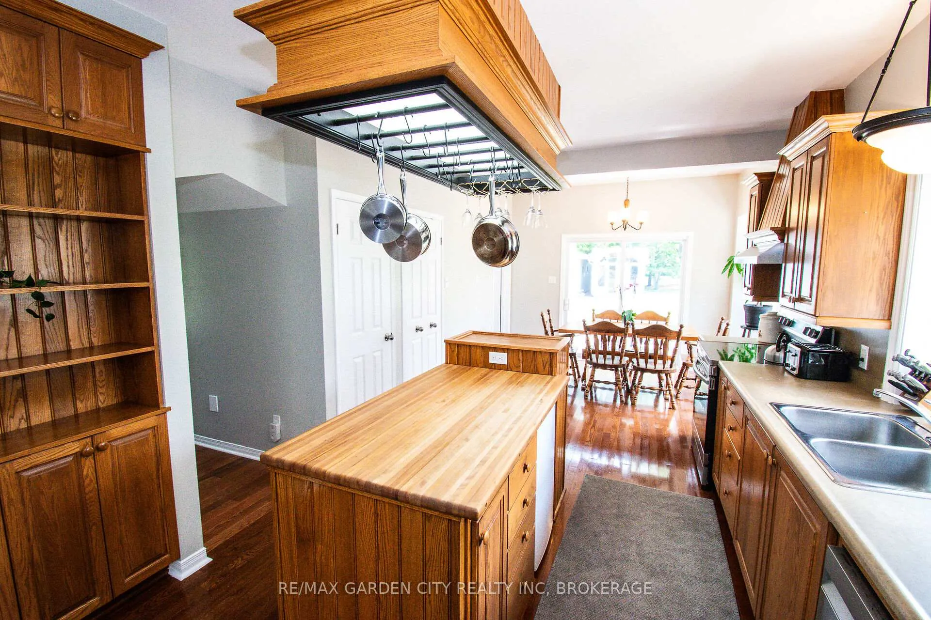 Photo 10 of 1171 Maple Street, Pelham, Fenwick — HOMEH