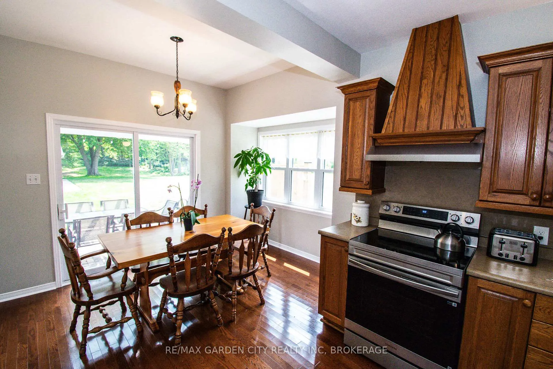 Photo 11 of 1171 Maple Street, Pelham, Fenwick — HOMEH