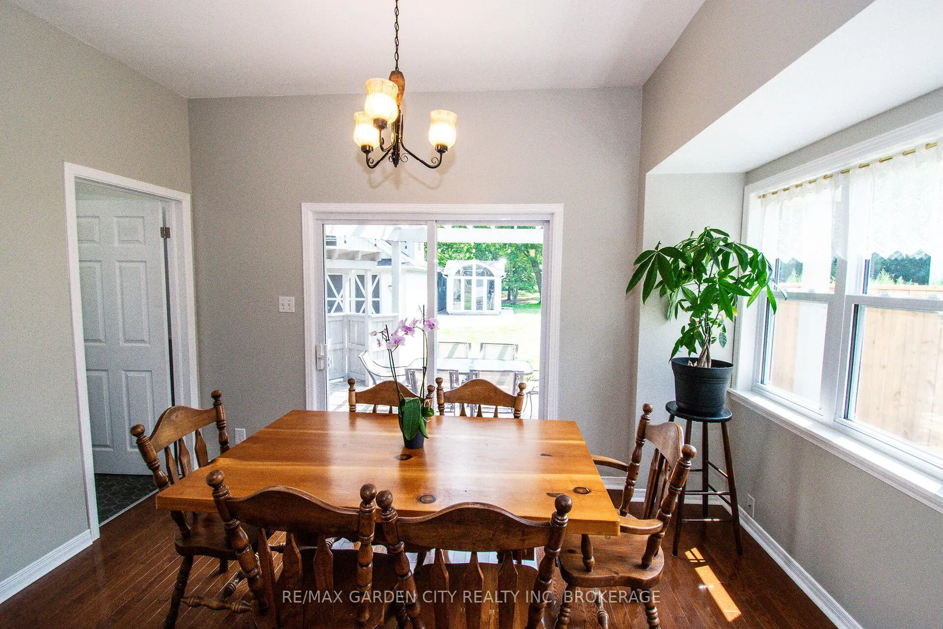 Photo 12 of 1171 Maple Street, Pelham, Fenwick — HOMEH