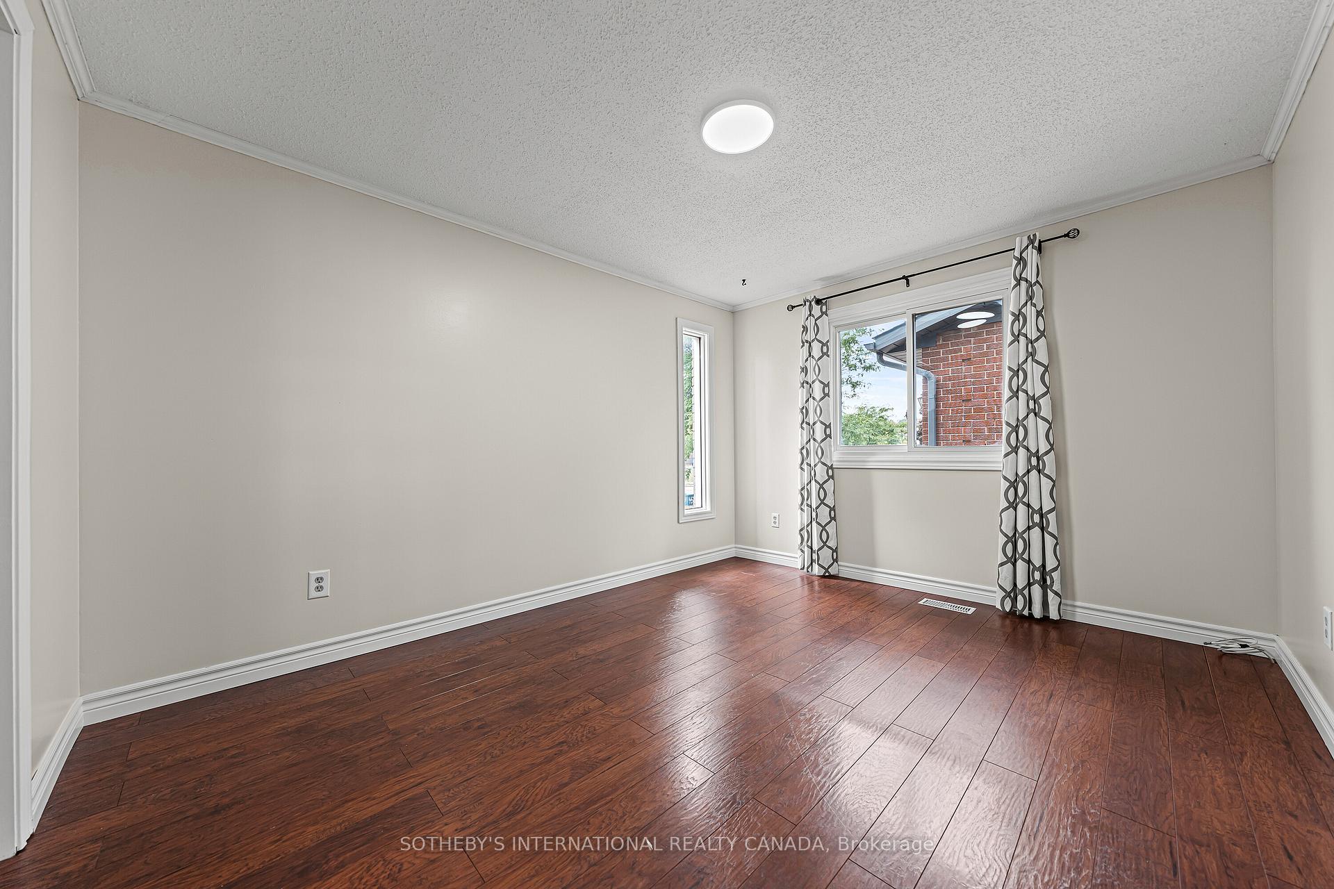 Photo 11 of 154 Covington Crescent, Kitchener — HOMEH