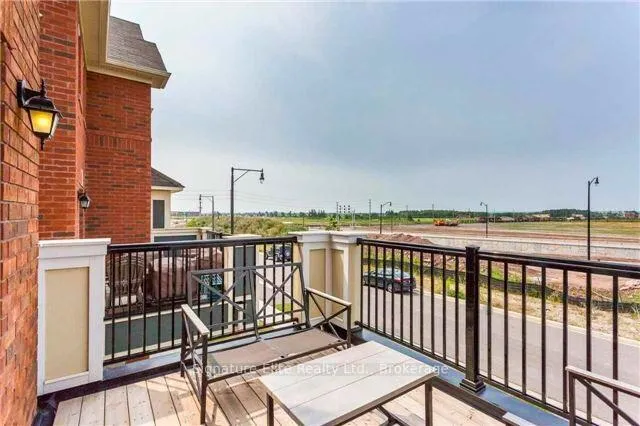 Photo 5 of 117 Baycliffe Crescent, Brampton, Northwest Brampton — HOMEH