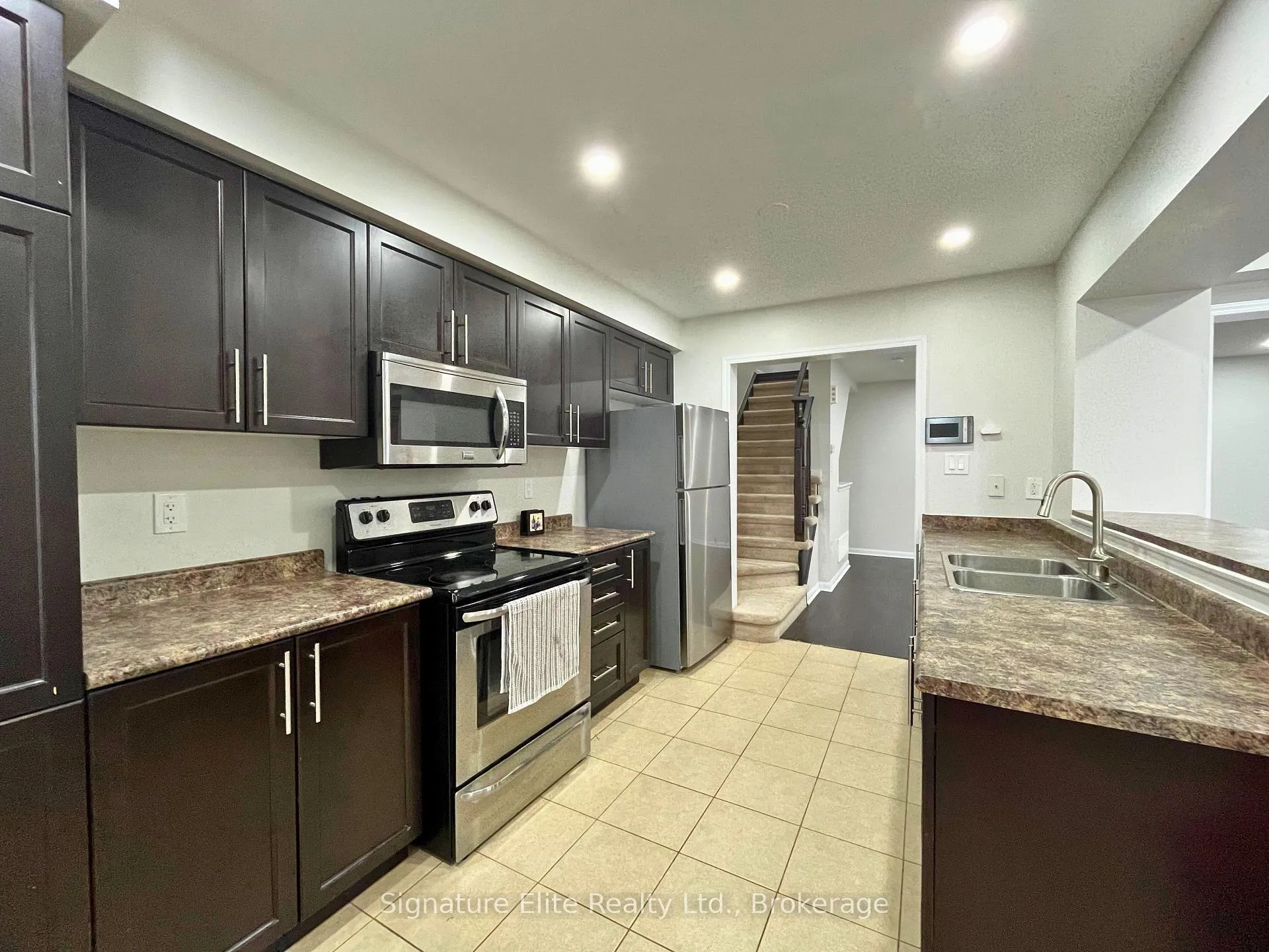Photo 6 of 117 Baycliffe Crescent, Brampton, Northwest Brampton — HOMEH