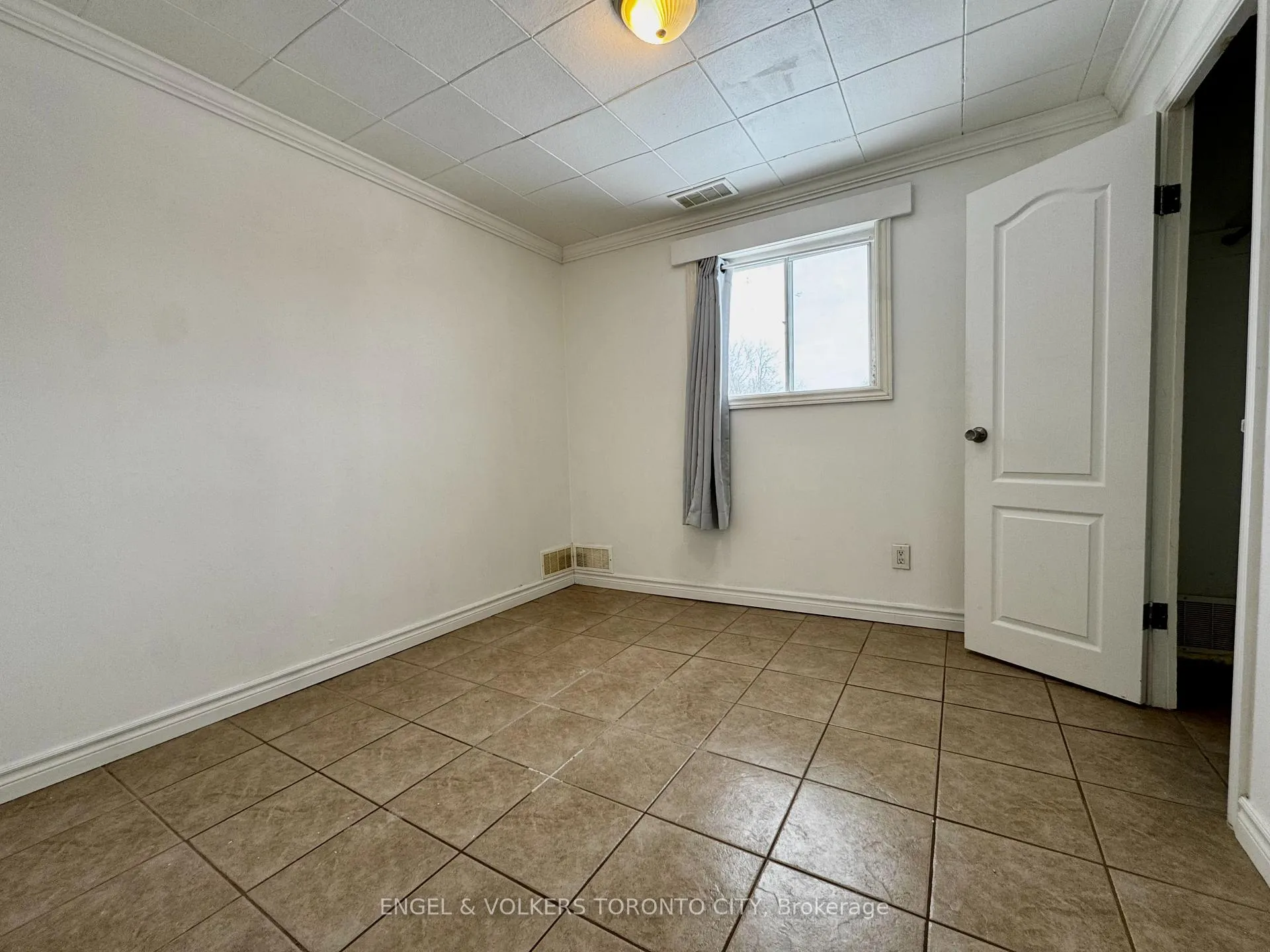 Photo 3 of Unit 2, 41 Essa Road S, New Tecumseth, Alliston — HOMEH