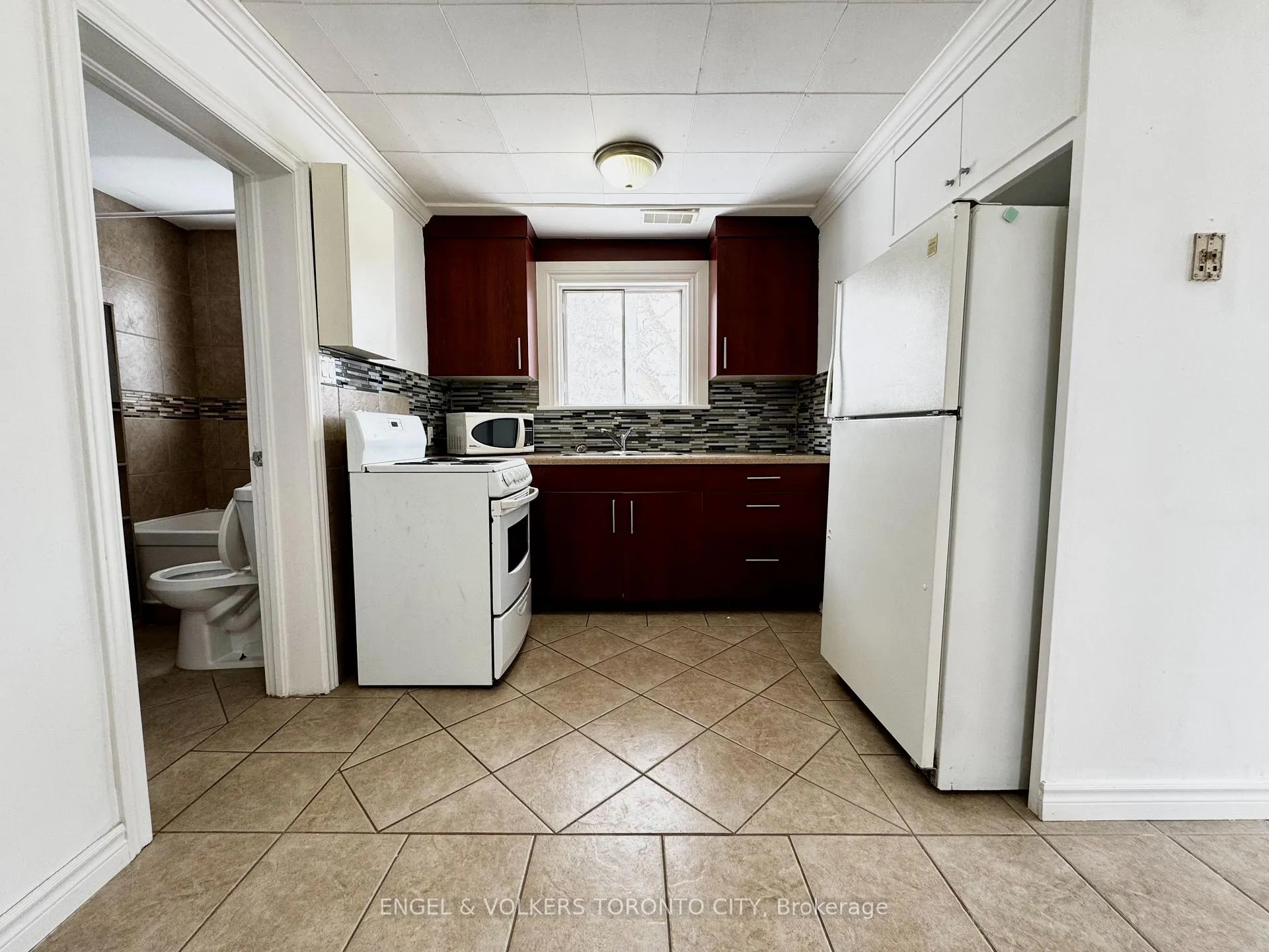Photo 6 of Unit 2, 41 Essa Road S, New Tecumseth, Alliston — HOMEH