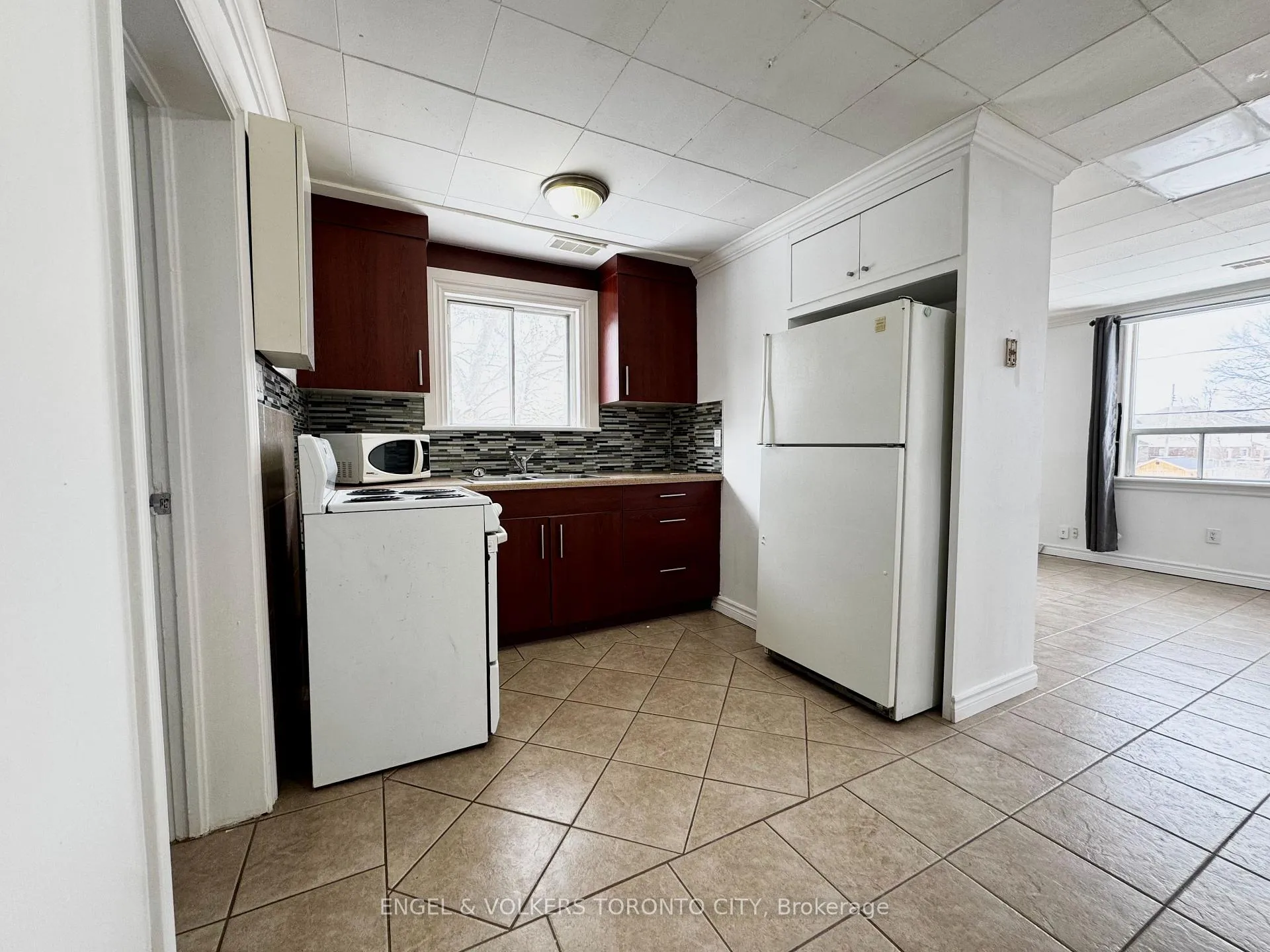Photo 7 of Unit 2, 41 Essa Road S, New Tecumseth, Alliston — HOMEH