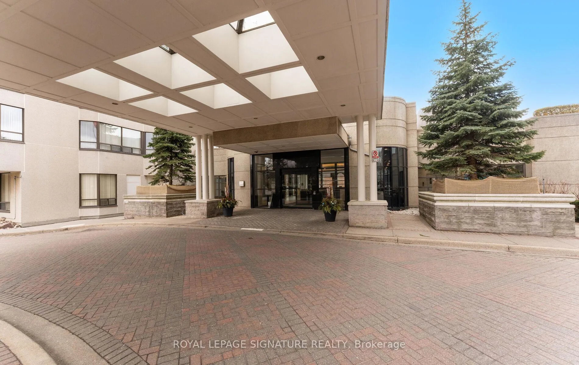 Front of Unit 2112, 1 Aberfoyle Crescent