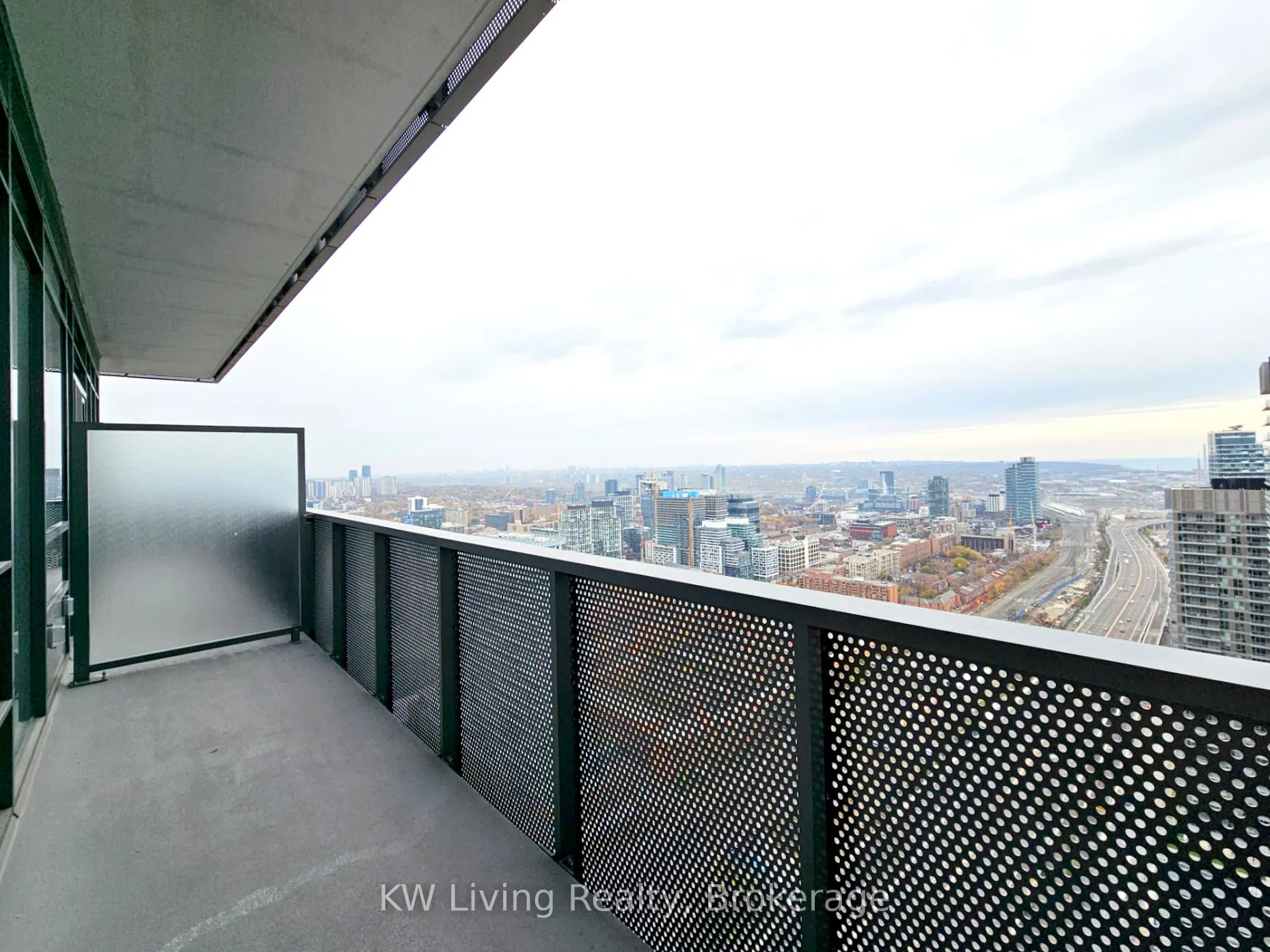 Photo 3 of Unit 5006, 55 Cooper Street, Toronto, Waterfront Communities — HOMEH