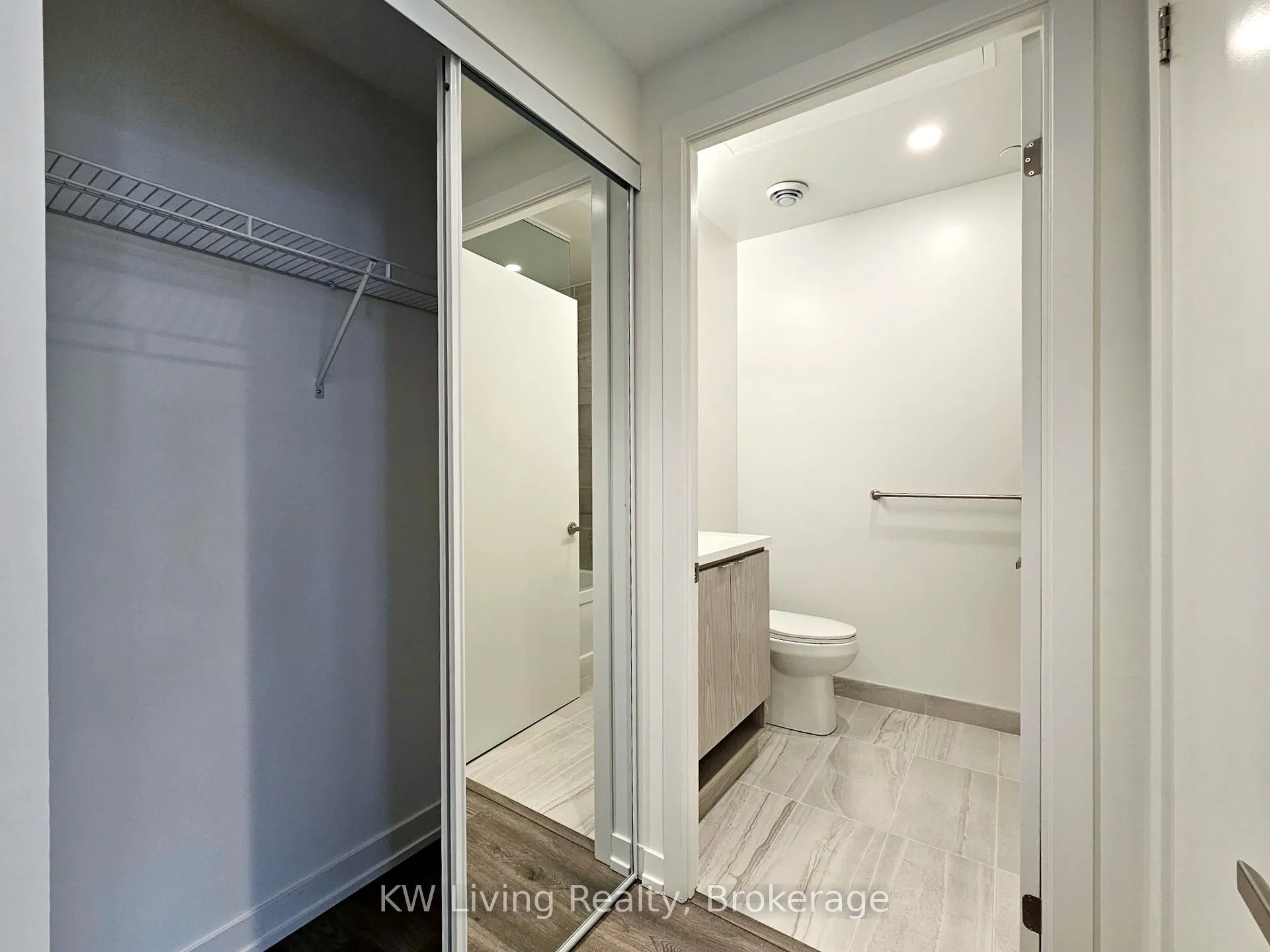 Photo 5 of Unit 5006, 55 Cooper Street, Toronto, Waterfront Communities — HOMEH
