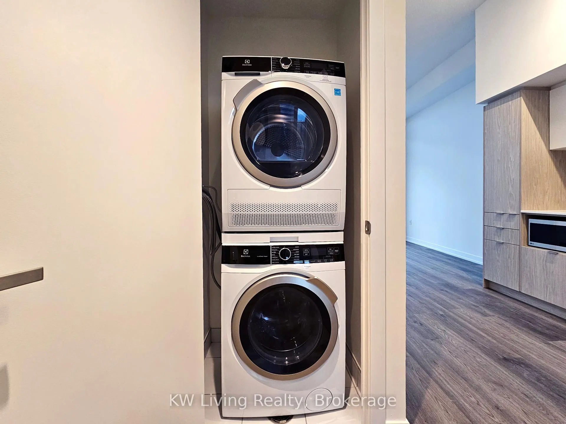 Photo 9 of Unit 5006, 55 Cooper Street, Toronto, Waterfront Communities — HOMEH