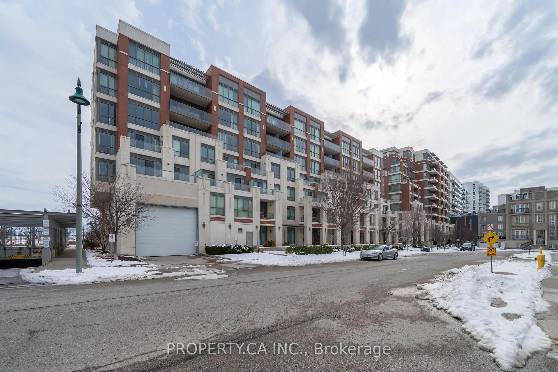 Photo 39 of Unit 309, 21 Upper Duke Crescent, Markham, Unionville — HOMEH