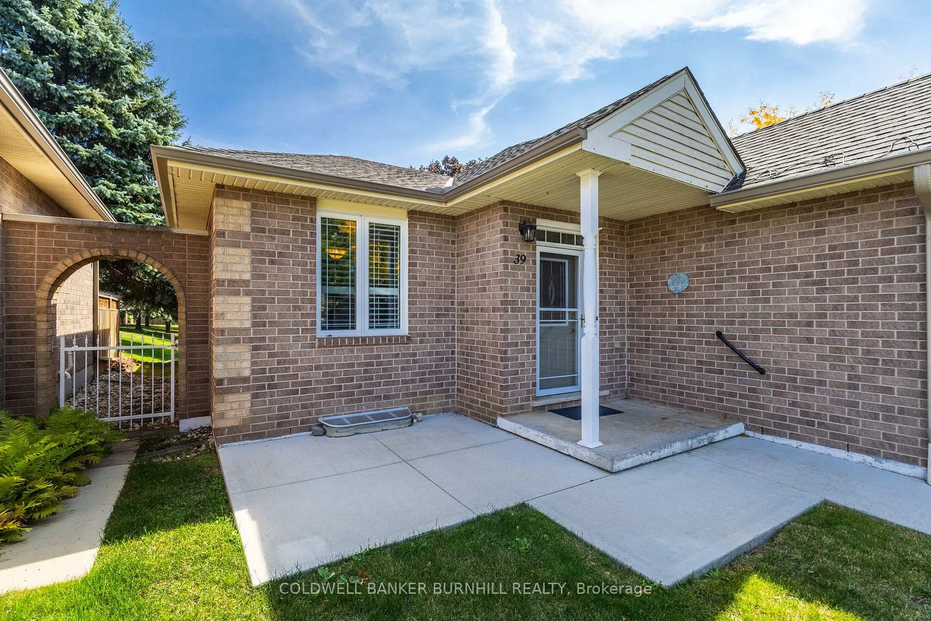 Photo 3 of 39 Twentyplace Boulevard, Hamilton, Twenty Place — HOMEH
