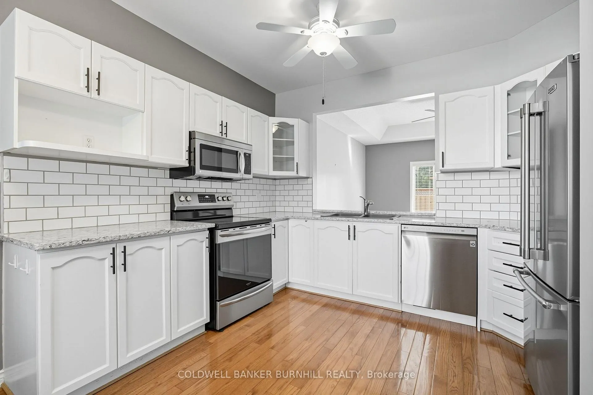 Photo 10 of 39 Twentyplace Boulevard, Hamilton, Twenty Place — HOMEH