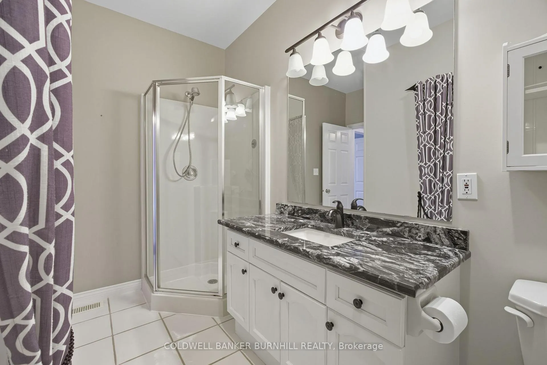 Photo 23 of 39 Twentyplace Boulevard, Hamilton, Twenty Place — HOMEH