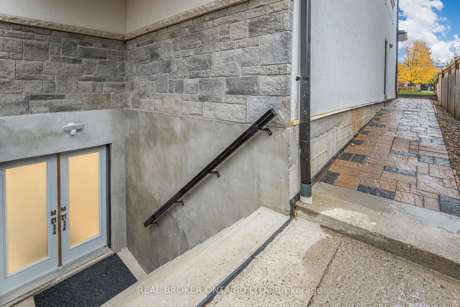 Photo 3 of Unit BSMT, 330 Maple Avenue, Halton Hills, Georgetown — HOMEH