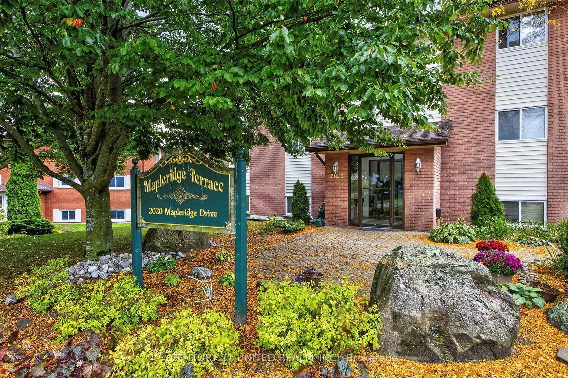 Photo 1 of Unit 303, 2020 Mapleridge Drive, Peterborough, Monaghan Ward 2 — HOMEH