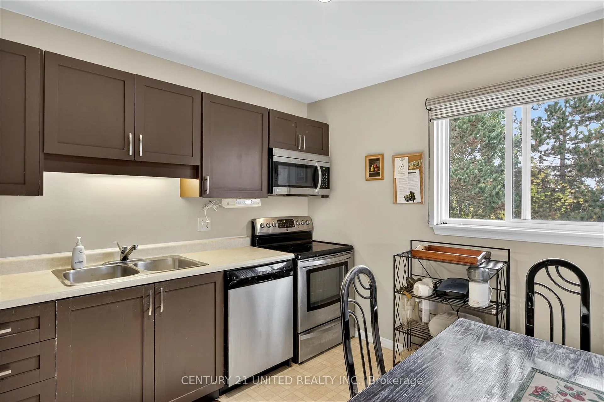 Photo 3 of Unit 303, 2020 Mapleridge Drive, Peterborough, Monaghan Ward 2 — HOMEH
