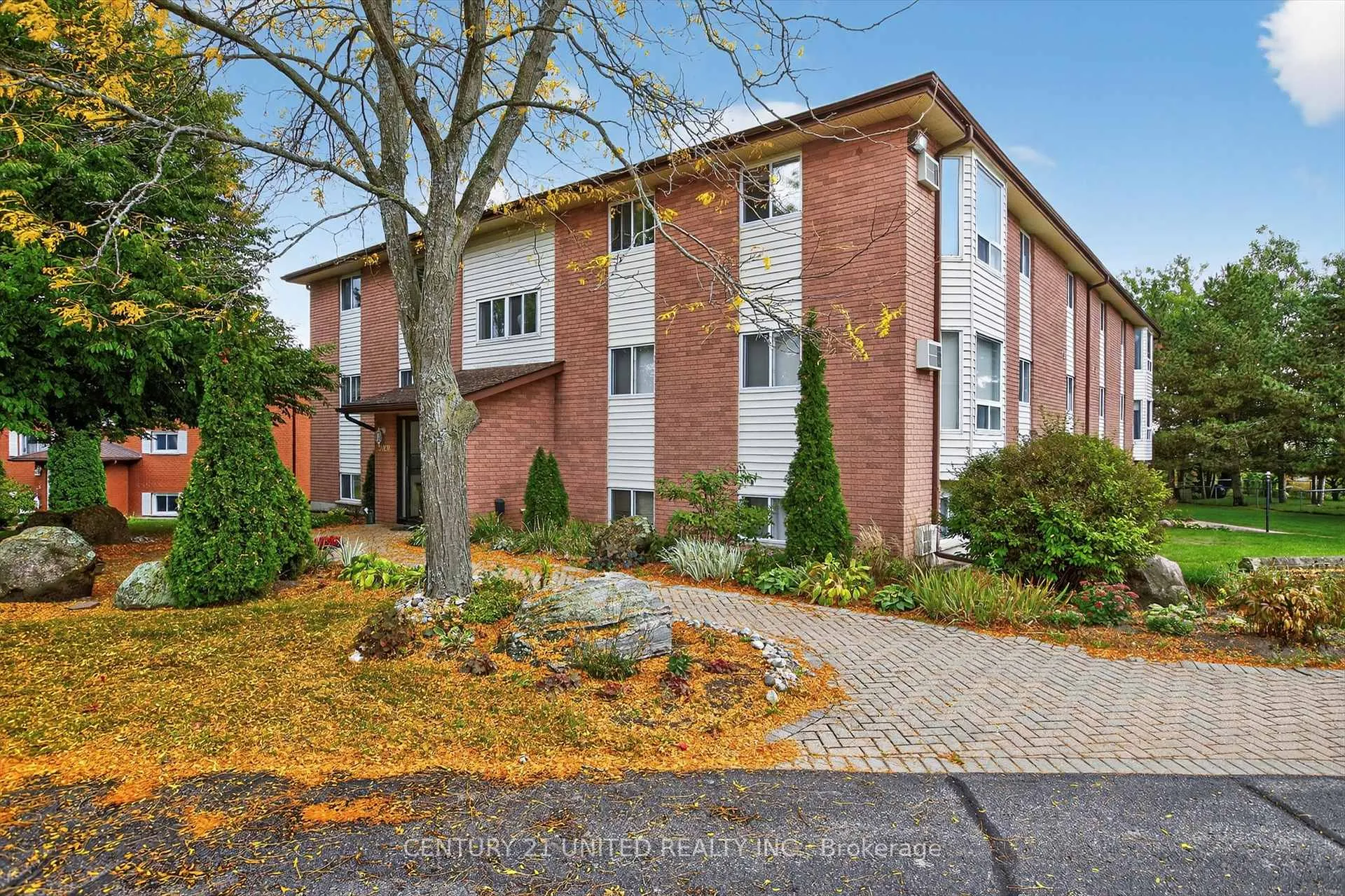 Photo 6 of Unit 303, 2020 Mapleridge Drive, Peterborough, Monaghan Ward 2 — HOMEH