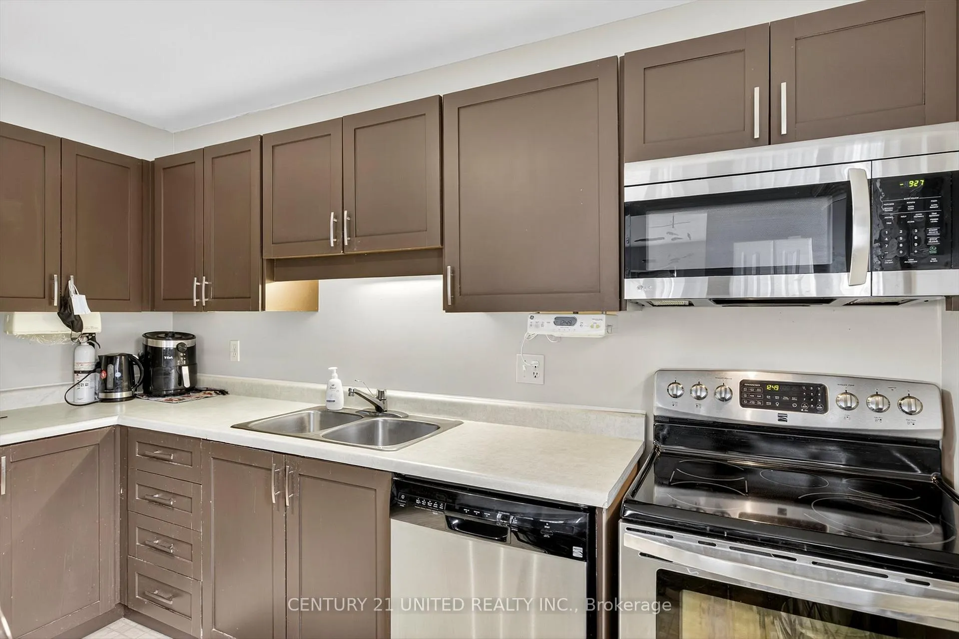 Photo 11 of Unit 303, 2020 Mapleridge Drive, Peterborough, Monaghan Ward 2 — HOMEH