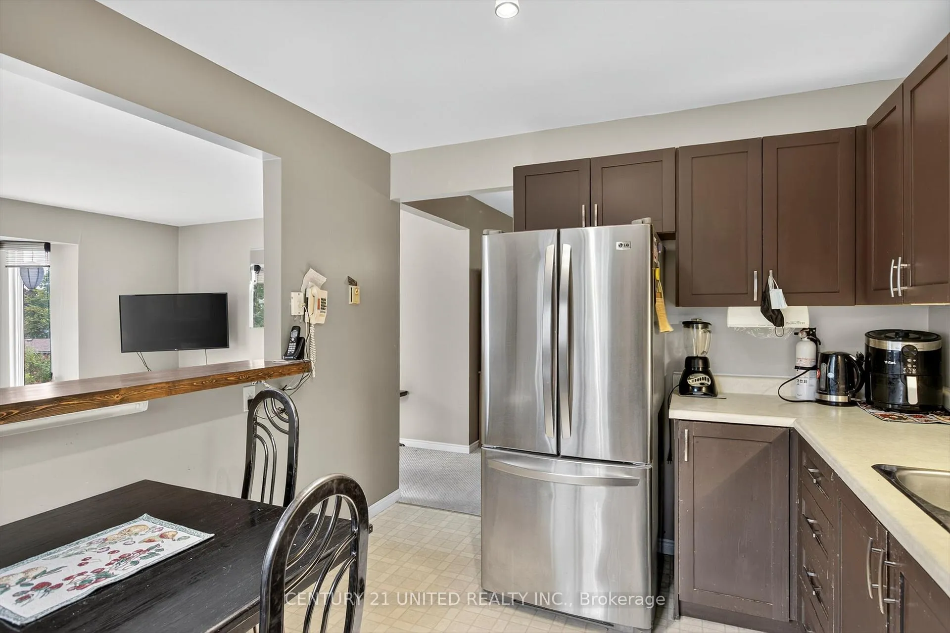 Photo 13 of Unit 303, 2020 Mapleridge Drive, Peterborough, Monaghan Ward 2 — HOMEH