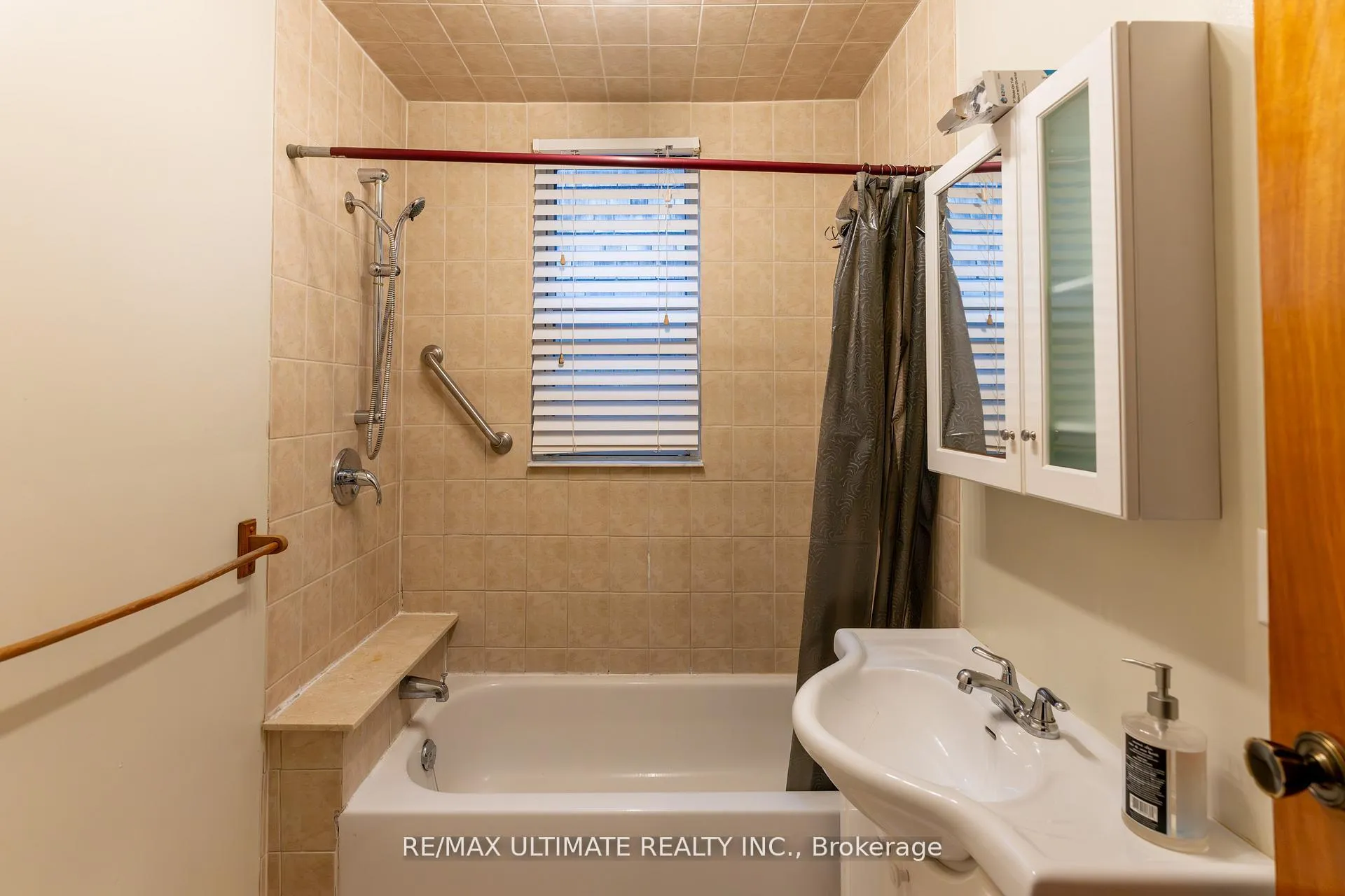 Photo 15 of 120 Rosethorn Avenue W, Toronto, Weston-Pellam Park — HOMEH