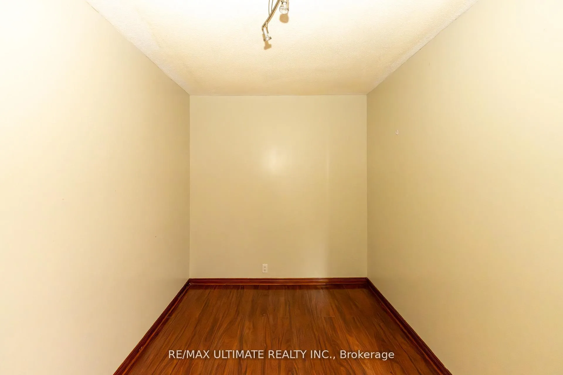 Photo 16 of 120 Rosethorn Avenue W, Toronto, Weston-Pellam Park — HOMEH