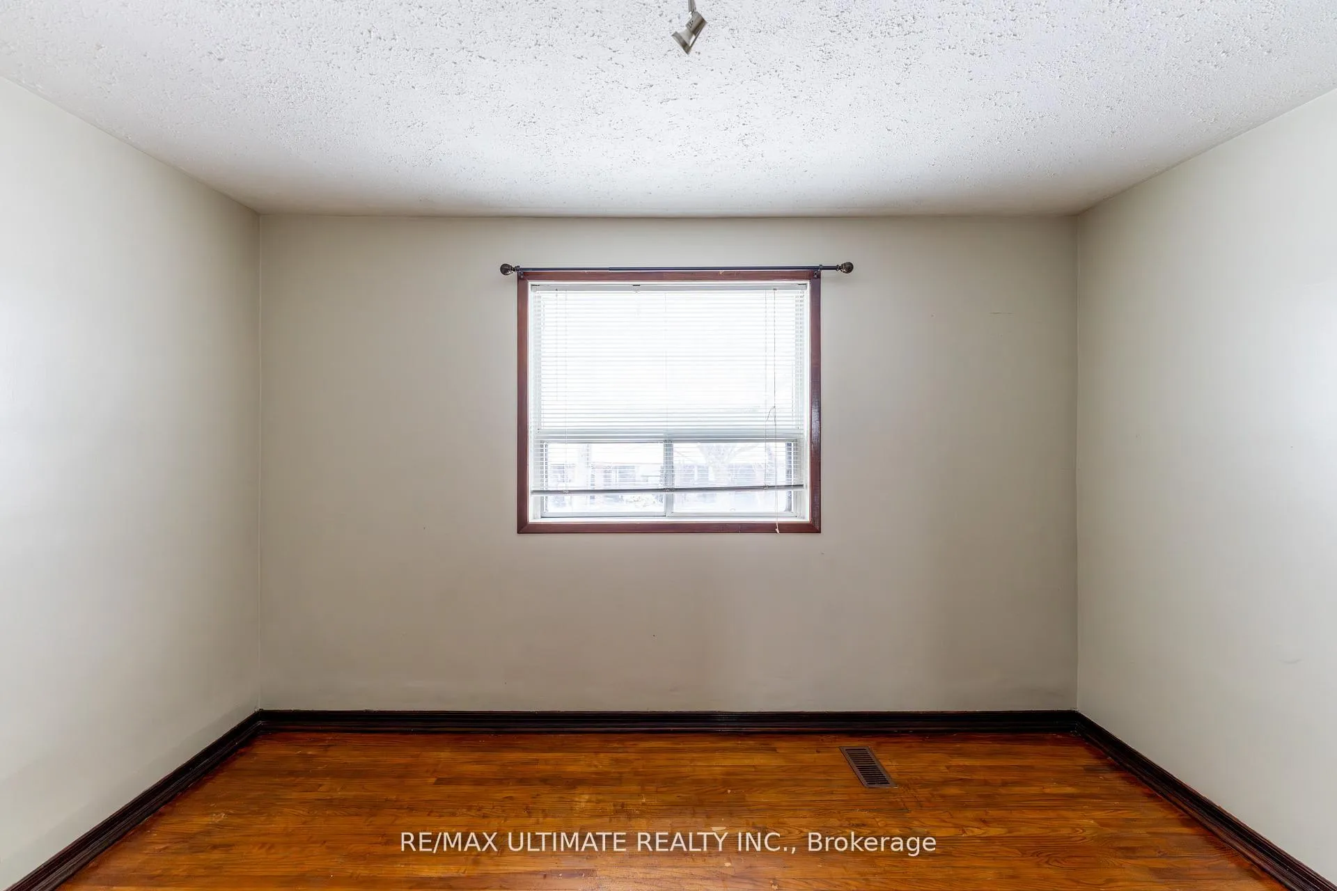 Photo 18 of 120 Rosethorn Avenue W, Toronto, Weston-Pellam Park — HOMEH