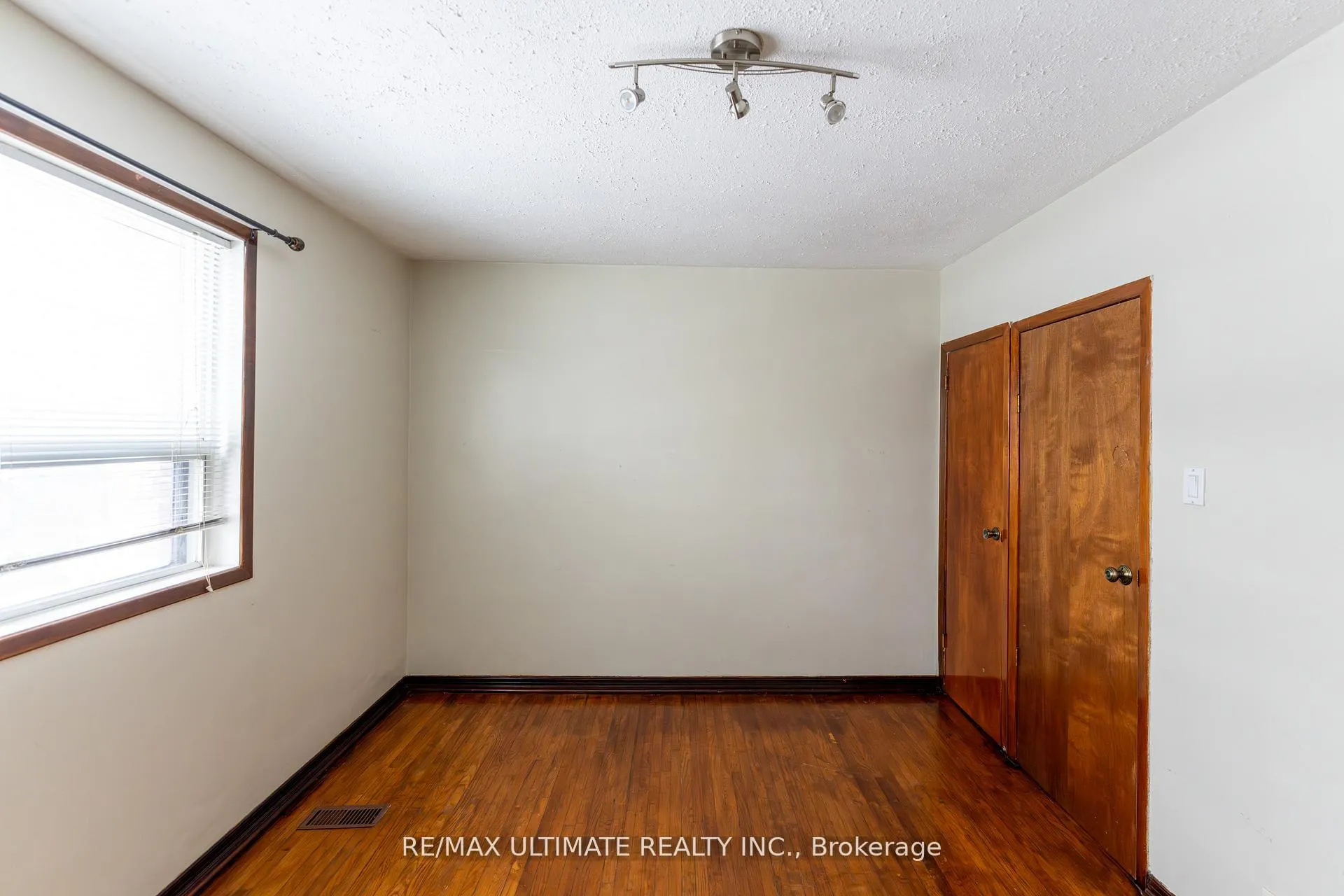 Photo 19 of 120 Rosethorn Avenue W, Toronto, Weston-Pellam Park — HOMEH