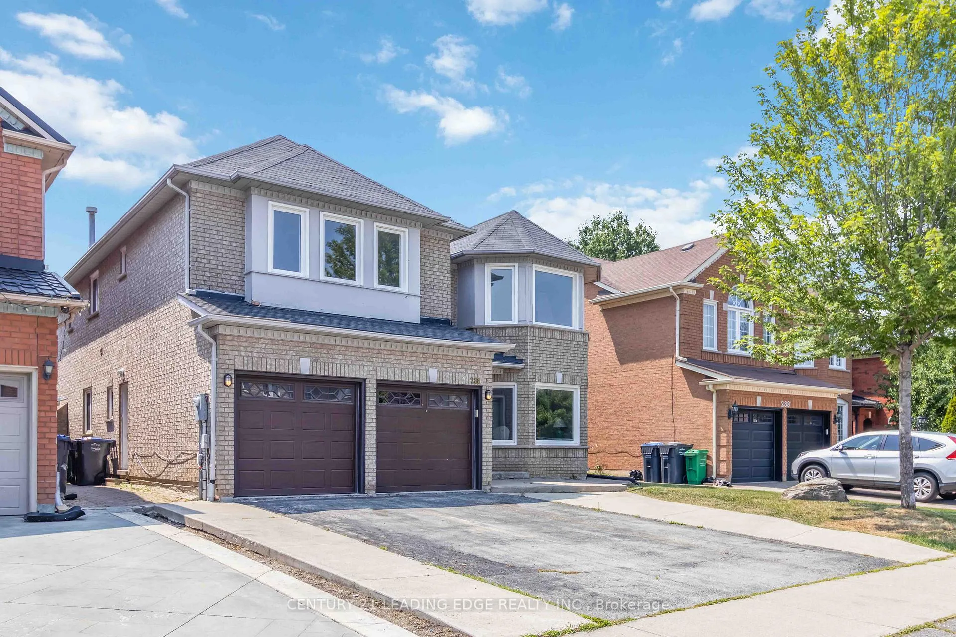 Photo 2 of 286 Fernforest Drive, Brampton, Sandringham-Wellington — HOMEH