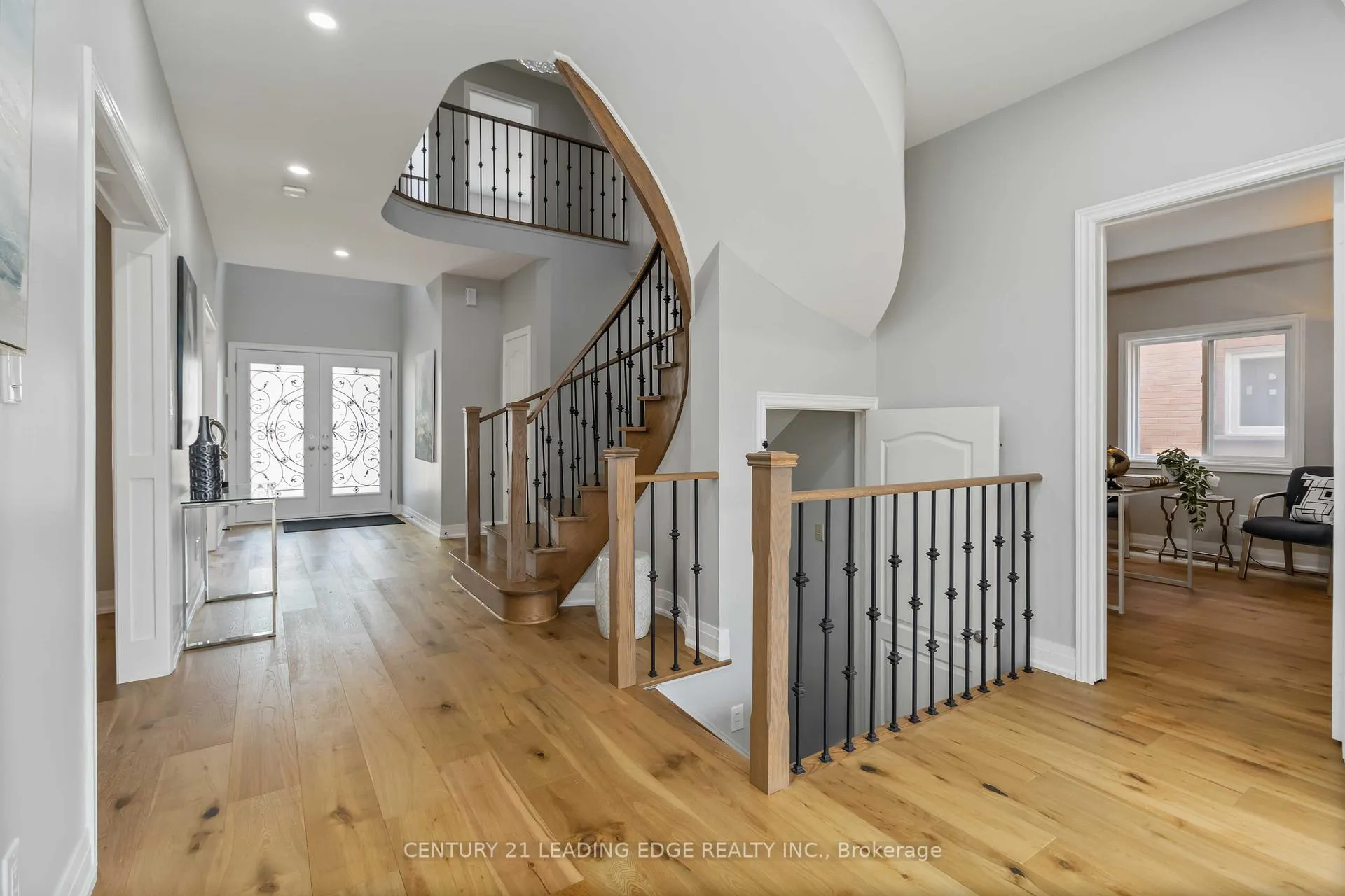 Photo 9 of 286 Fernforest Drive, Brampton, Sandringham-Wellington — HOMEH