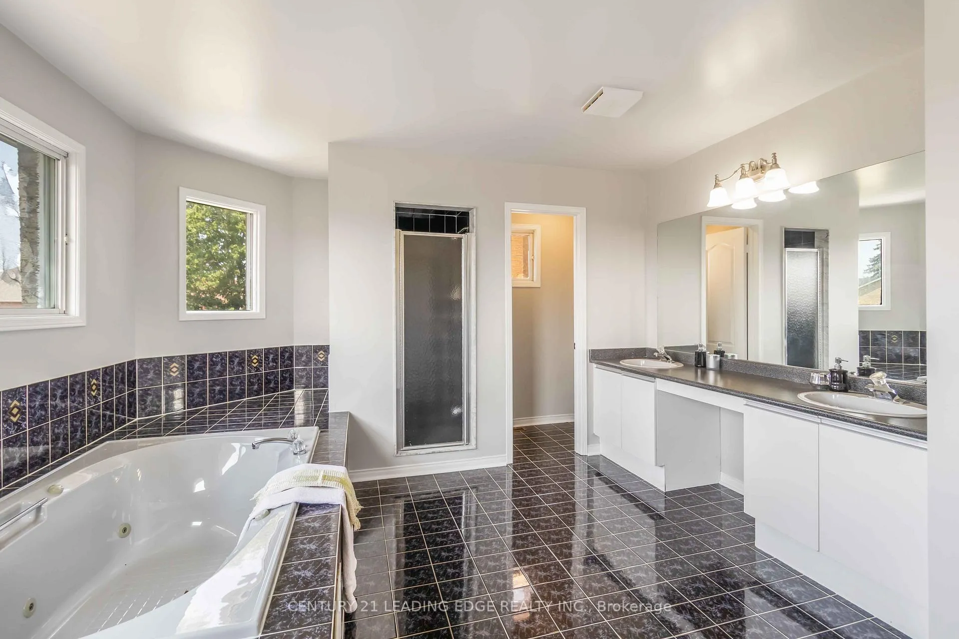 Photo 24 of 286 Fernforest Drive, Brampton, Sandringham-Wellington — HOMEH