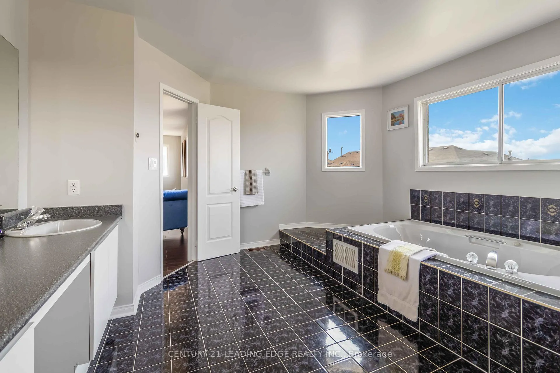 Photo 25 of 286 Fernforest Drive, Brampton, Sandringham-Wellington — HOMEH