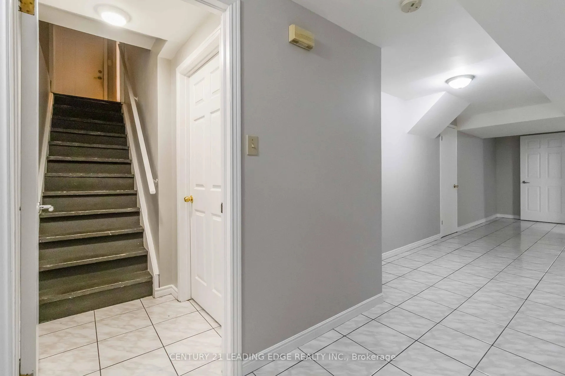 Photo 37 of 286 Fernforest Drive, Brampton, Sandringham-Wellington — HOMEH