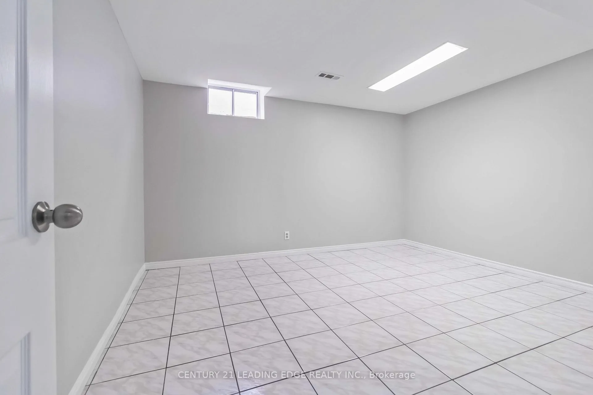 Photo 45 of 286 Fernforest Drive, Brampton, Sandringham-Wellington — HOMEH