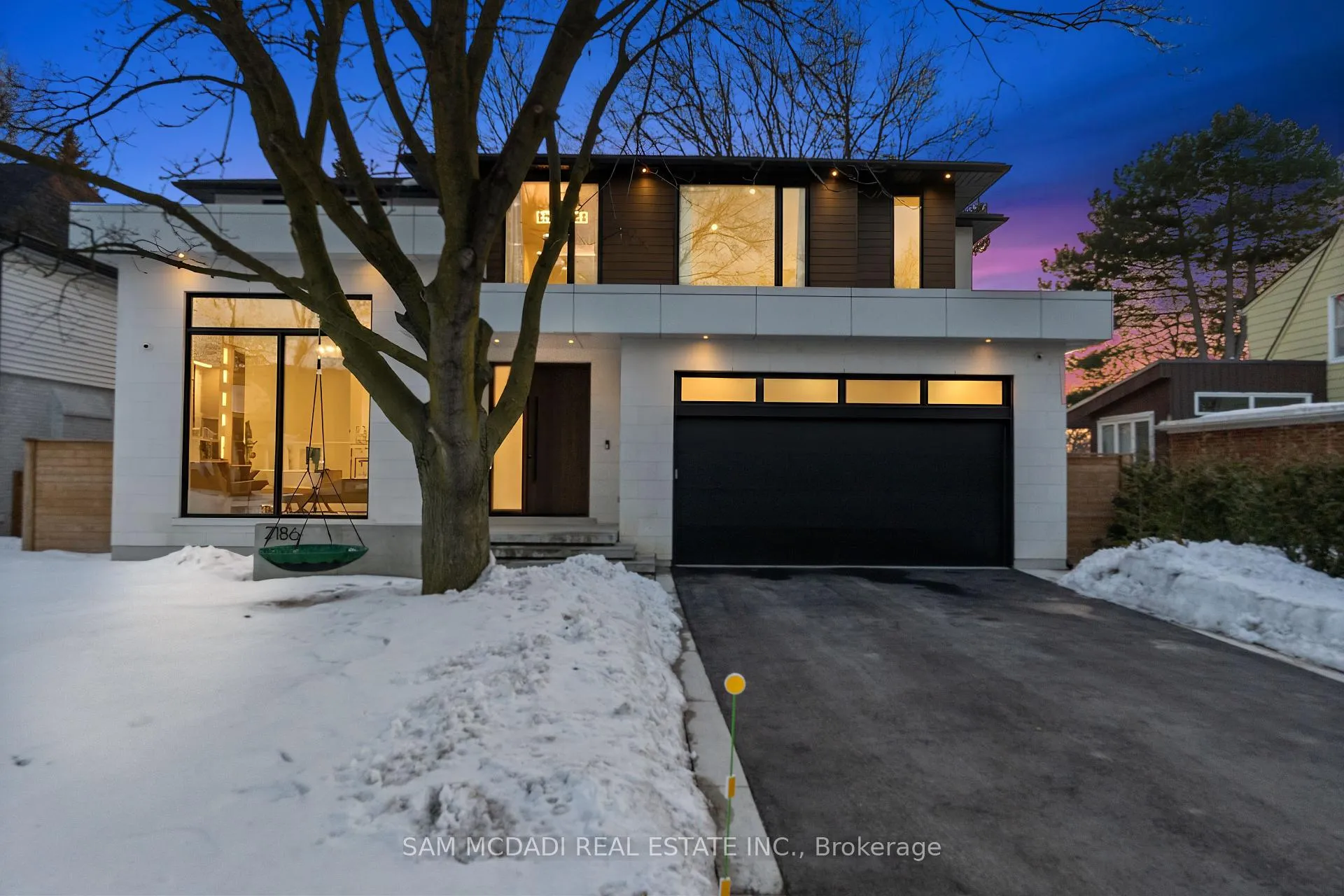 Front of 2186 Harcourt Crescent