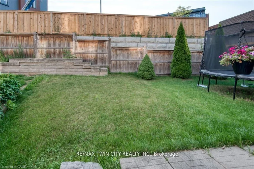 Photo 4 of 43 Woolwich Street, Kitchener — HOMEH
