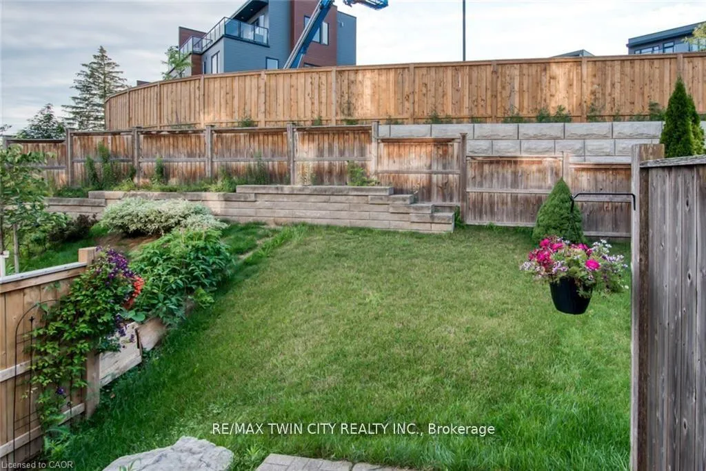 Photo 5 of 43 Woolwich Street, Kitchener — HOMEH