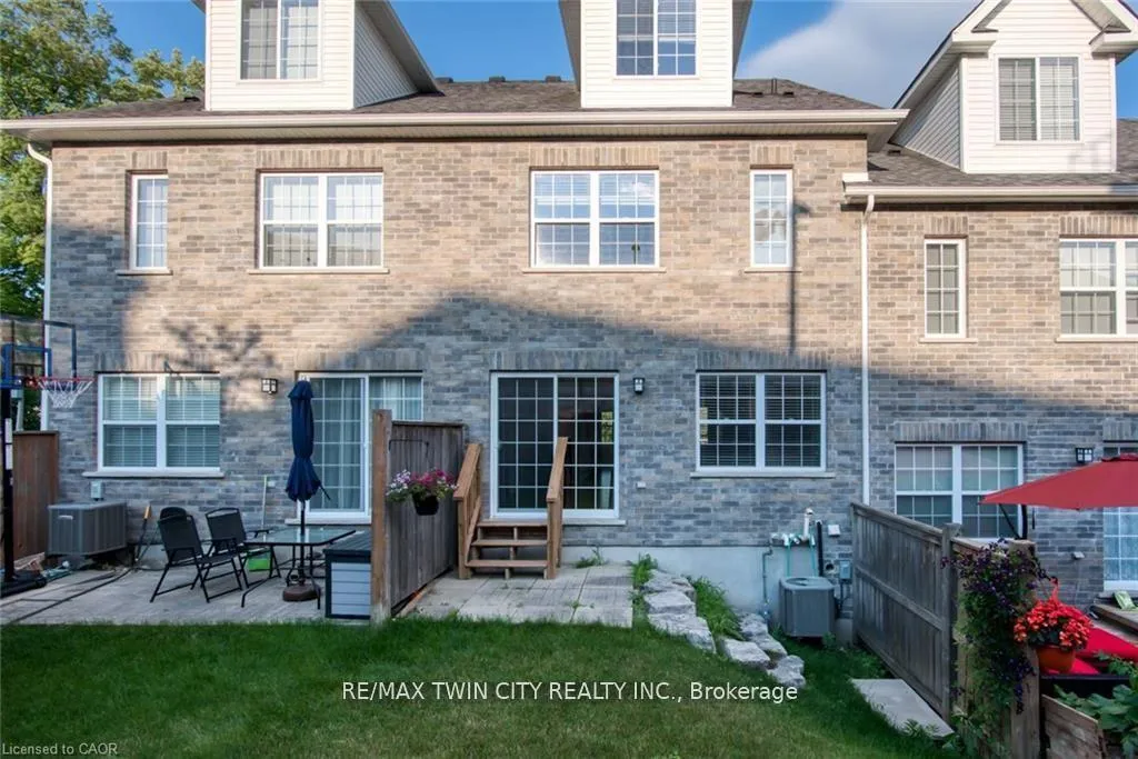 Photo 6 of 43 Woolwich Street, Kitchener — HOMEH