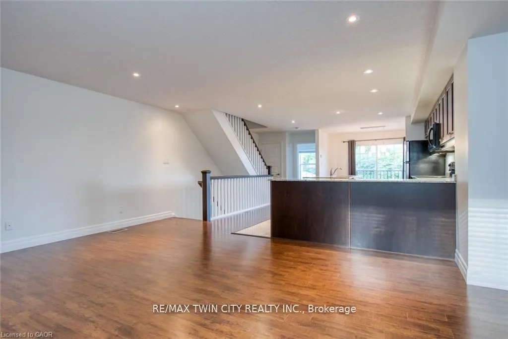 Photo 10 of 43 Woolwich Street, Kitchener — HOMEH