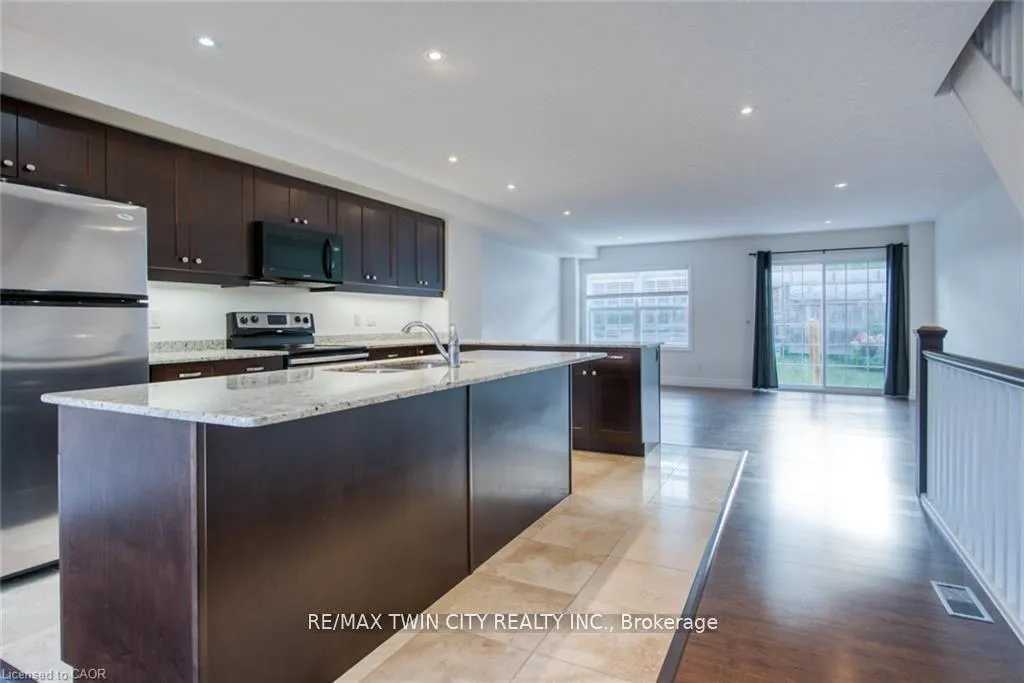 Photo 14 of 43 Woolwich Street, Kitchener — HOMEH