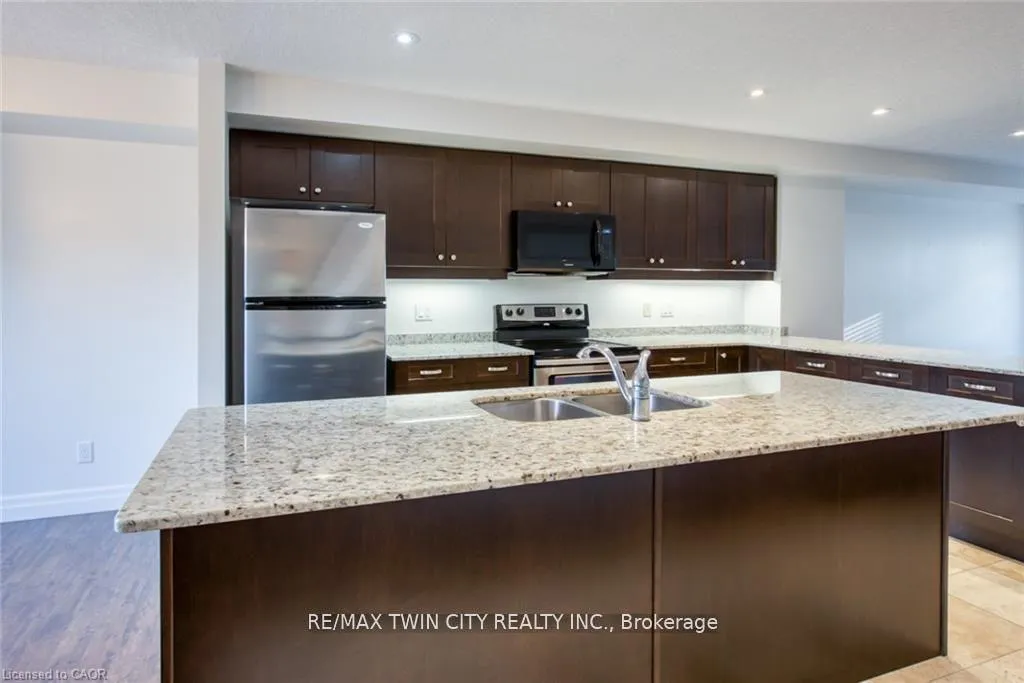 Photo 15 of 43 Woolwich Street, Kitchener — HOMEH