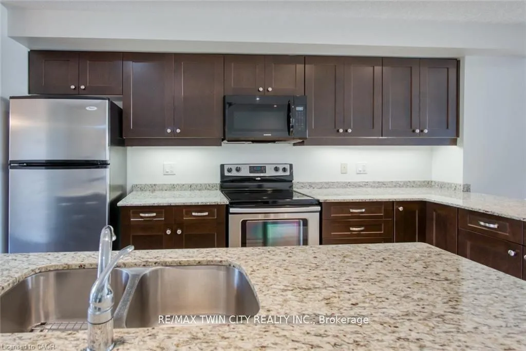 Photo 16 of 43 Woolwich Street, Kitchener — HOMEH