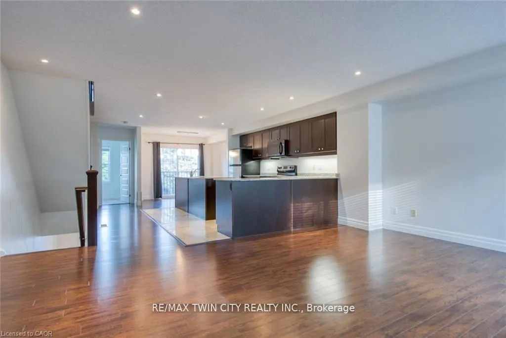 Photo 21 of 43 Woolwich Street, Kitchener — HOMEH