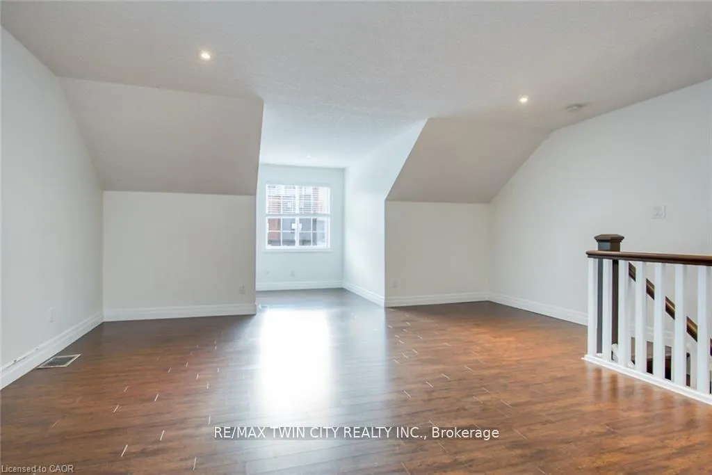 Photo 35 of 43 Woolwich Street, Kitchener — HOMEH