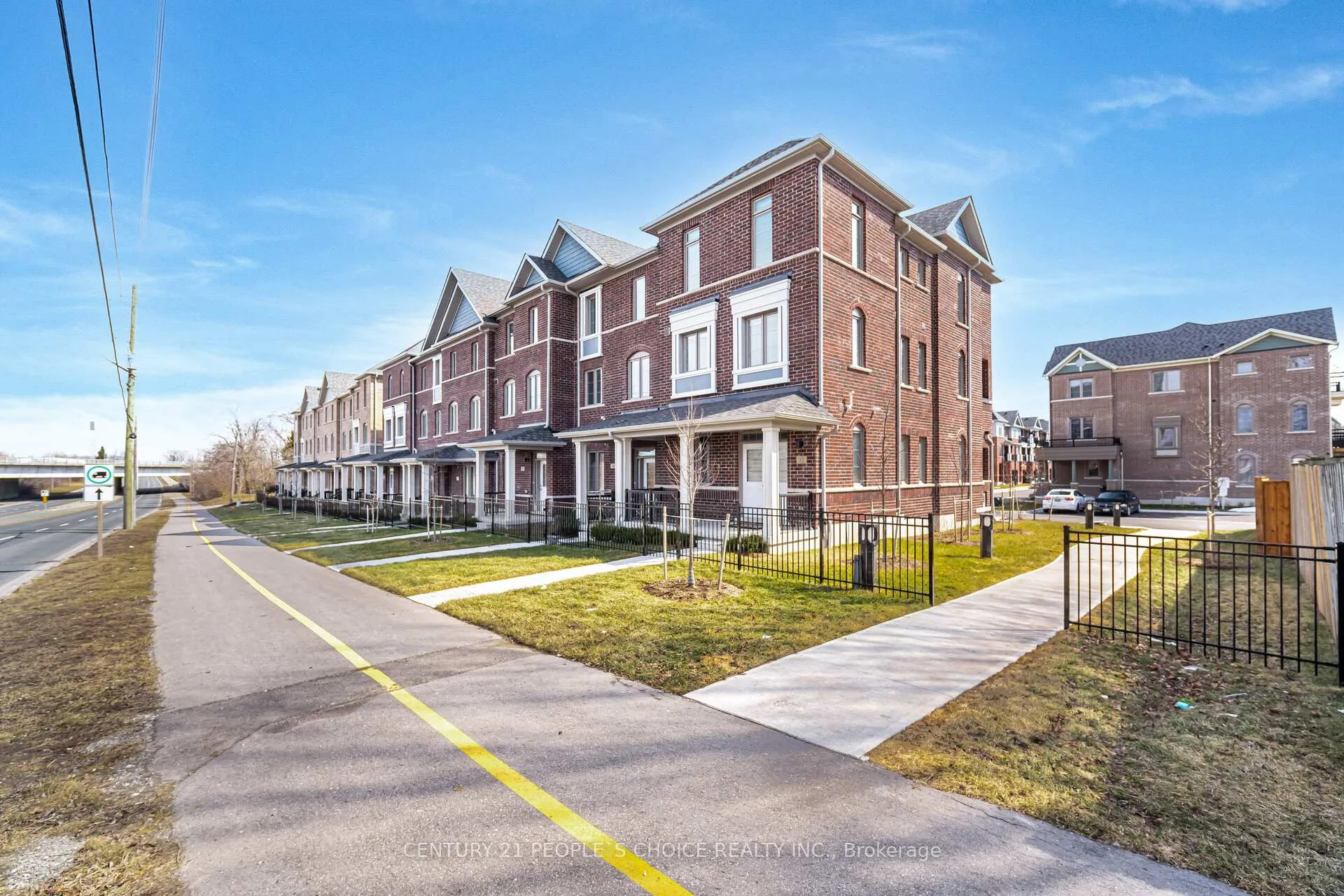 Photo 2 of 36 Waterside Way, Whitby, Port Whitby — HOMEH