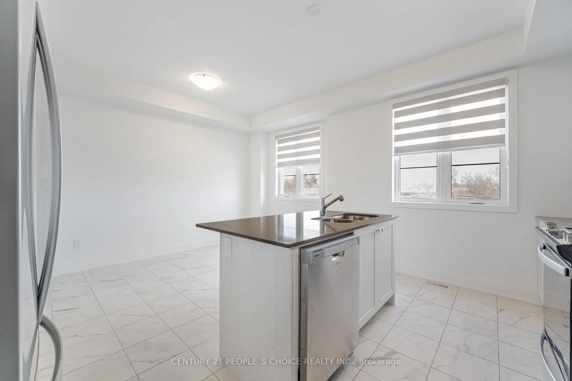 Photo 17 of 36 Waterside Way, Whitby, Port Whitby — HOMEH